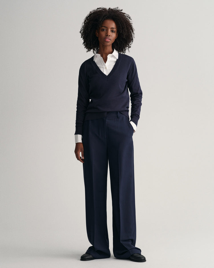 Bawełniany sweter damski z dekoltem V regular fit granatowy