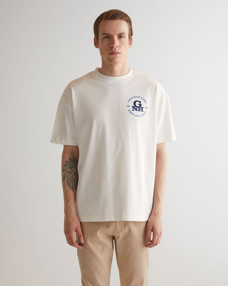 Graficzna koszulka z dekoltem C