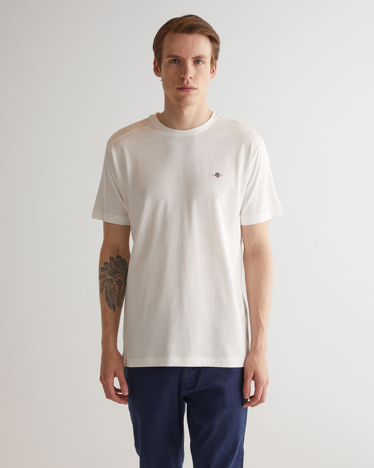 Koszulka z dekoltem C z naszywką na ramieniu