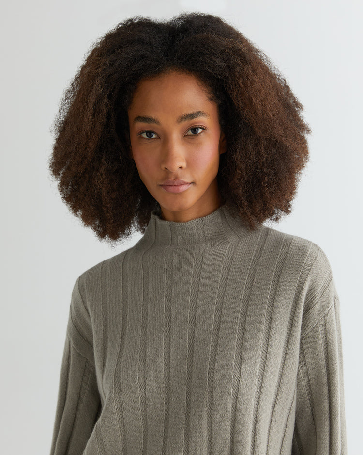 Sweter damski ze stójką z długim rękawem relaxed fit szary