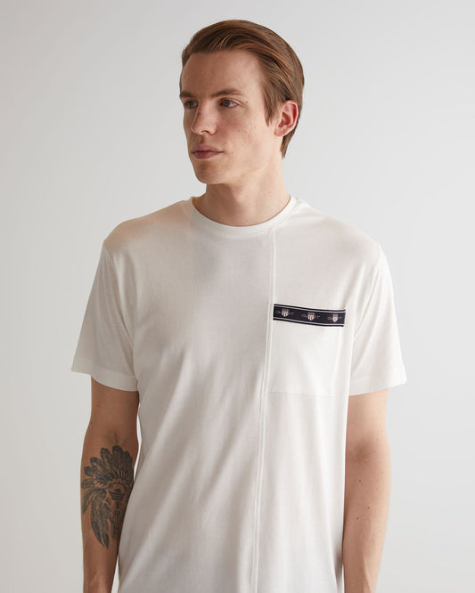 Koszulka z kieszonką i dekoltem C