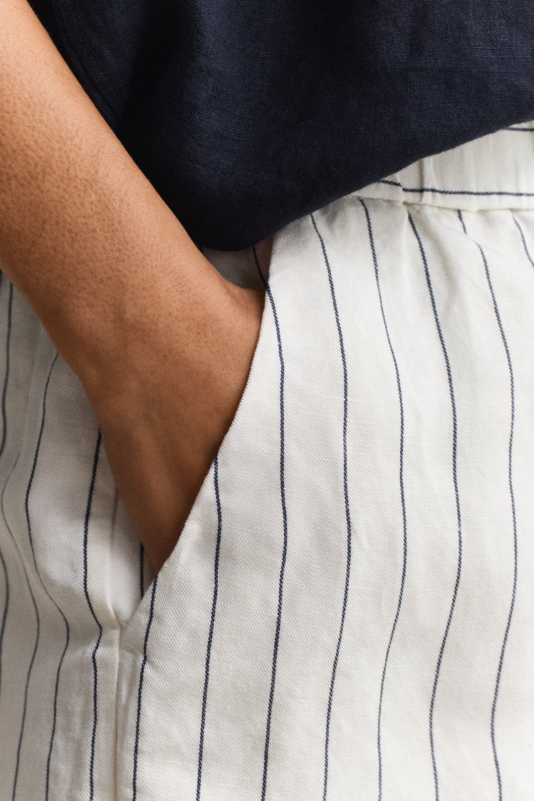 Szorty damskie w paski relaxed fit białe