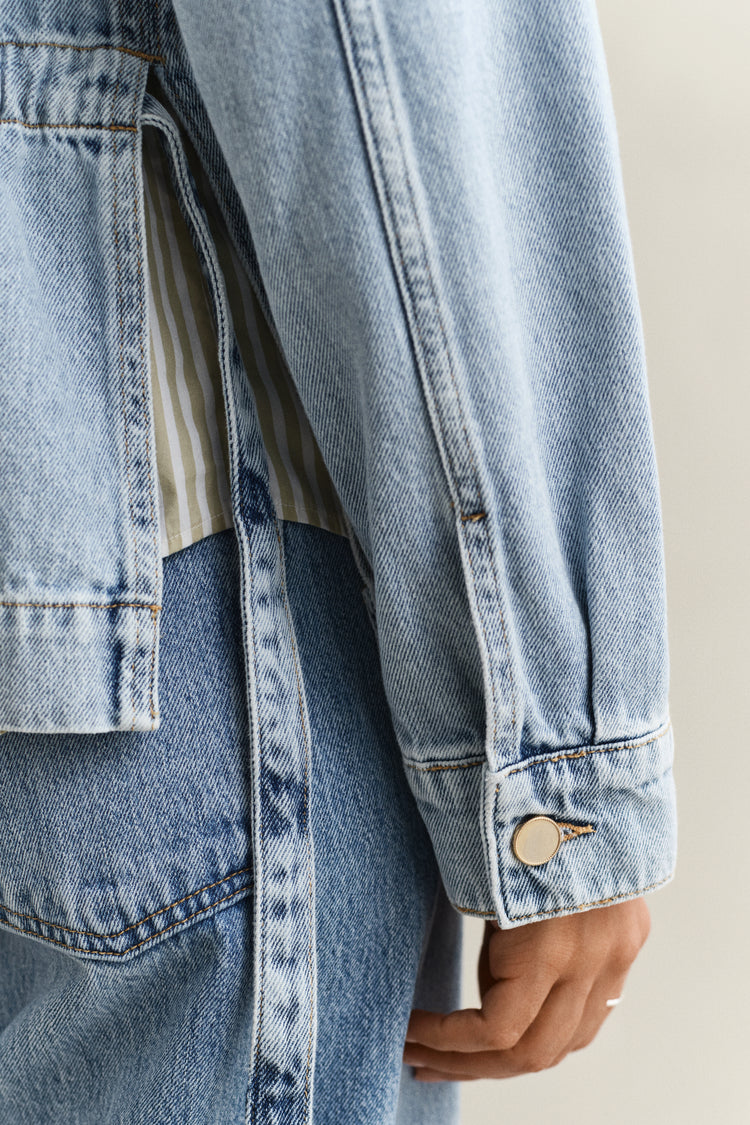 Bawełniana kurtka damska z klasycznym kołnierzem relaxed fit niebieska