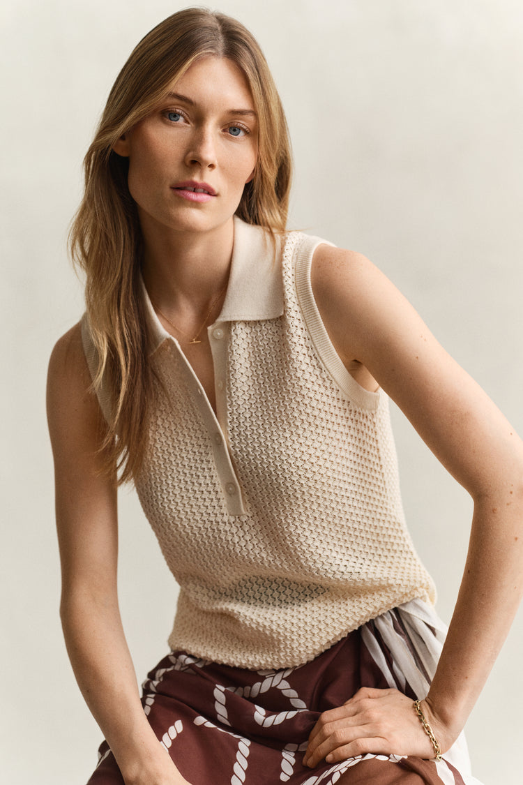 Sweter damski z kołnierzykiem polo bez rękawów slim fit biały