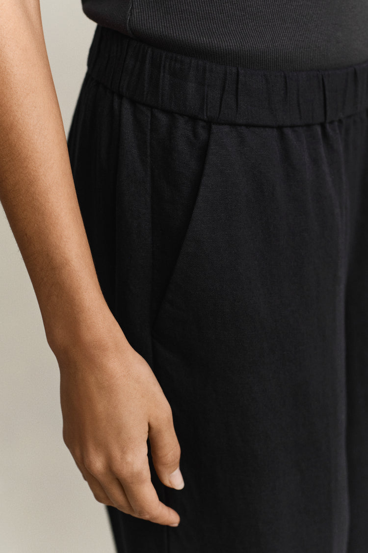 Spodnie damskie relaxed fit czarne