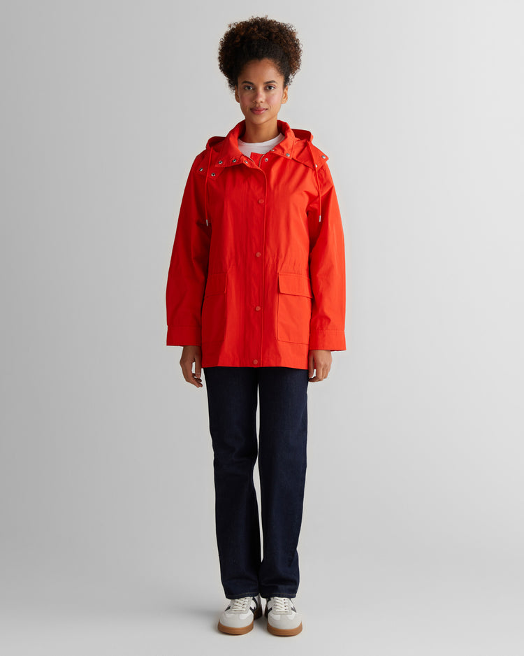 Przeciwdeszczowy krótki płaszcz damski z odpinanym kapturem