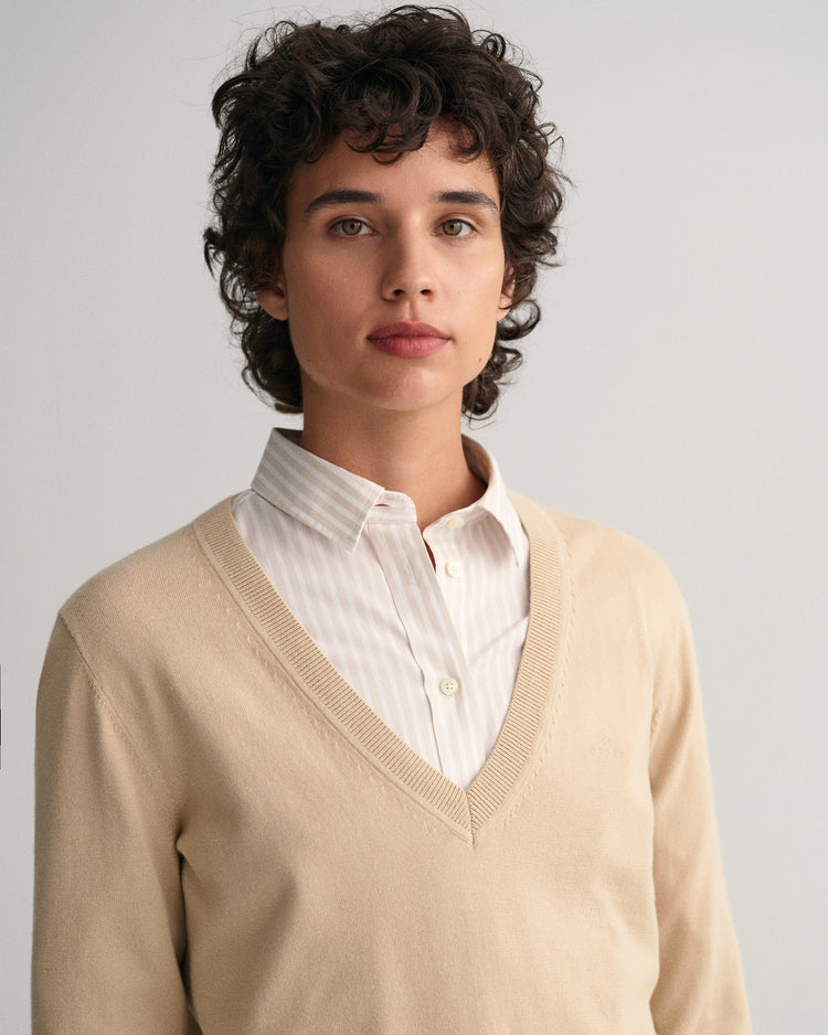 Bawełniany sweter damski z dekoltem V regular fit beżowy