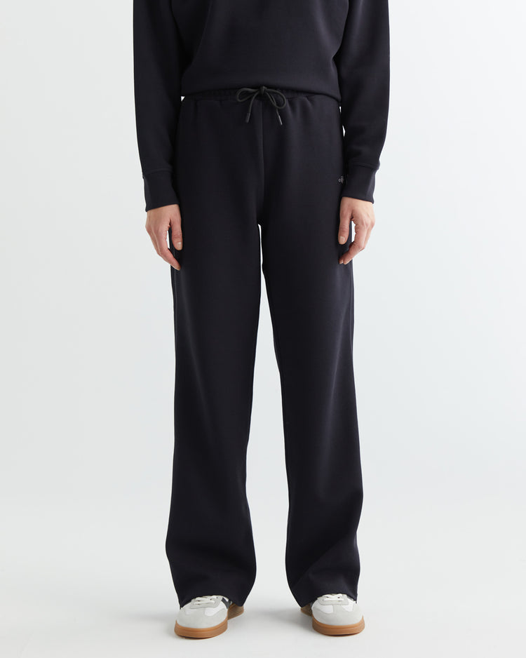 Spodnie dresowe damskie regular fit czarne