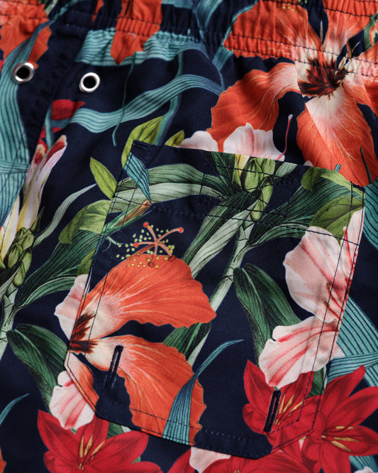 Kąpielówki w kwiatowy motyw