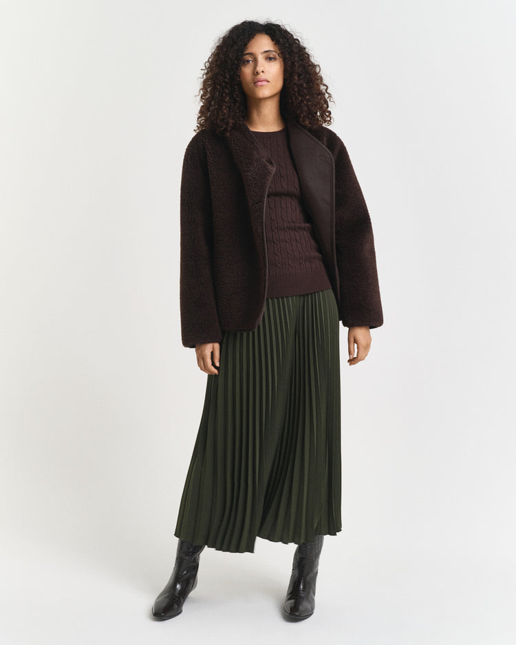 Sweter damski z okrągłym kołnierzykiem slim fit brązowy