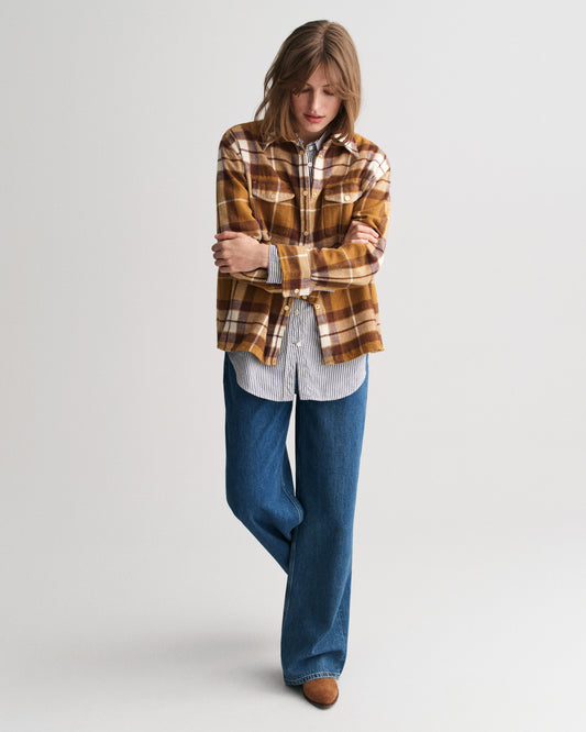 Damska koszula o luźnym kroju z kołnierzykiem