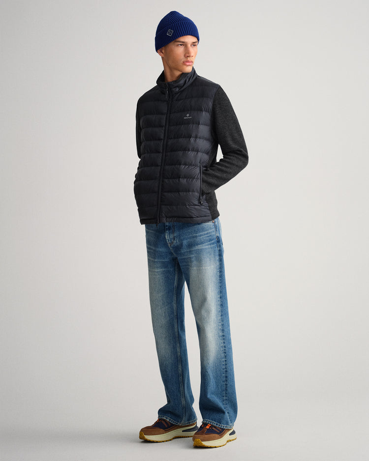 Męska czarna kurtka slim fit zapinana na zamek