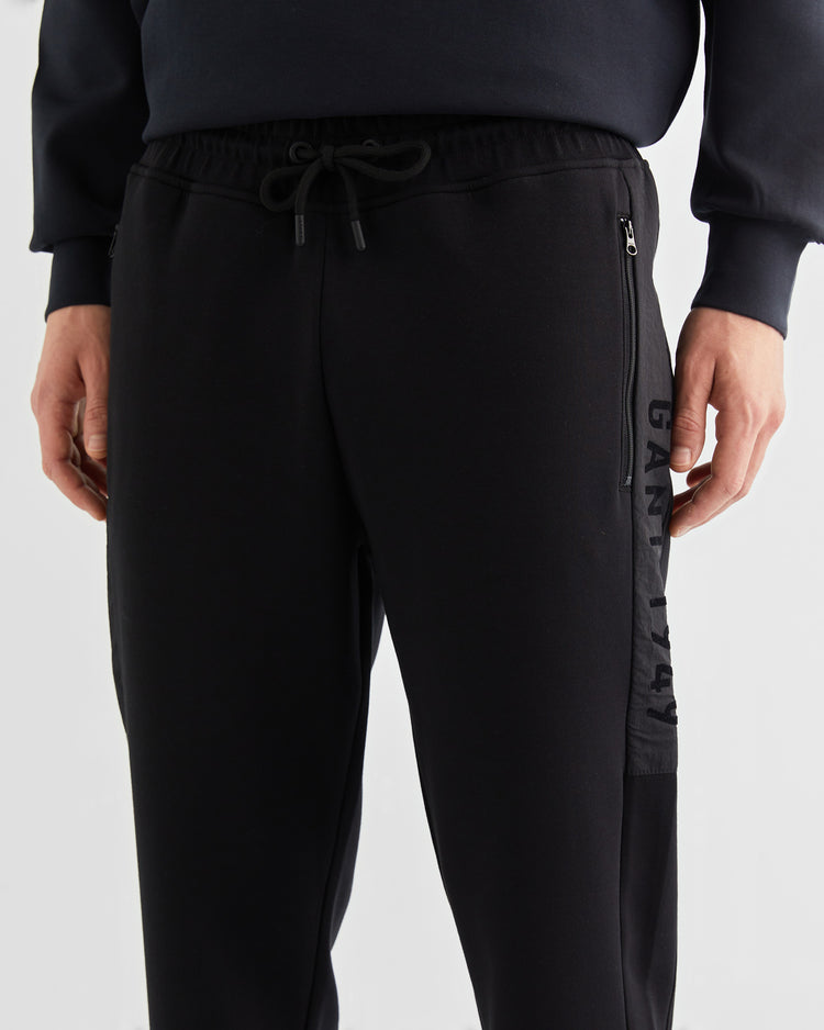 Spodnie dresowe męskie regular fit czarne