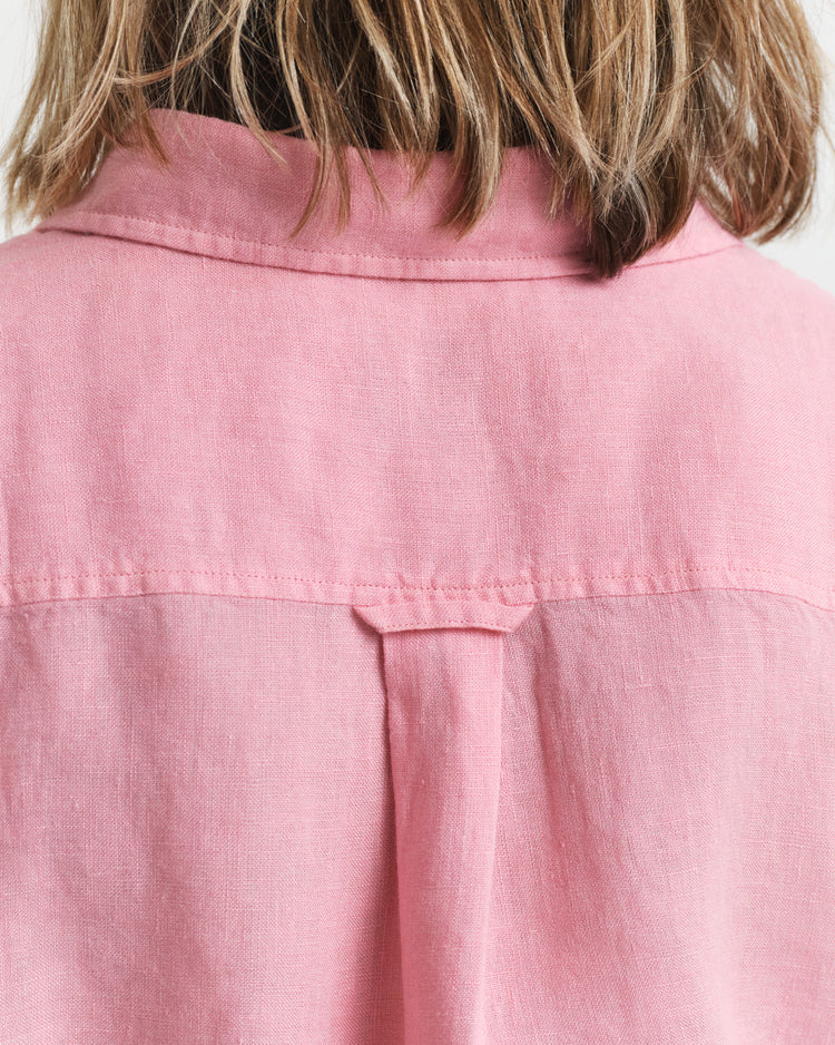 Sukienka damska z krótkim rękawem i kołnierzykiem w szpic regular fit