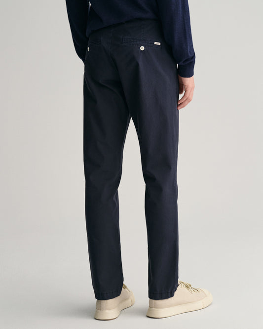 Wypłowiałe chinosy slim fit