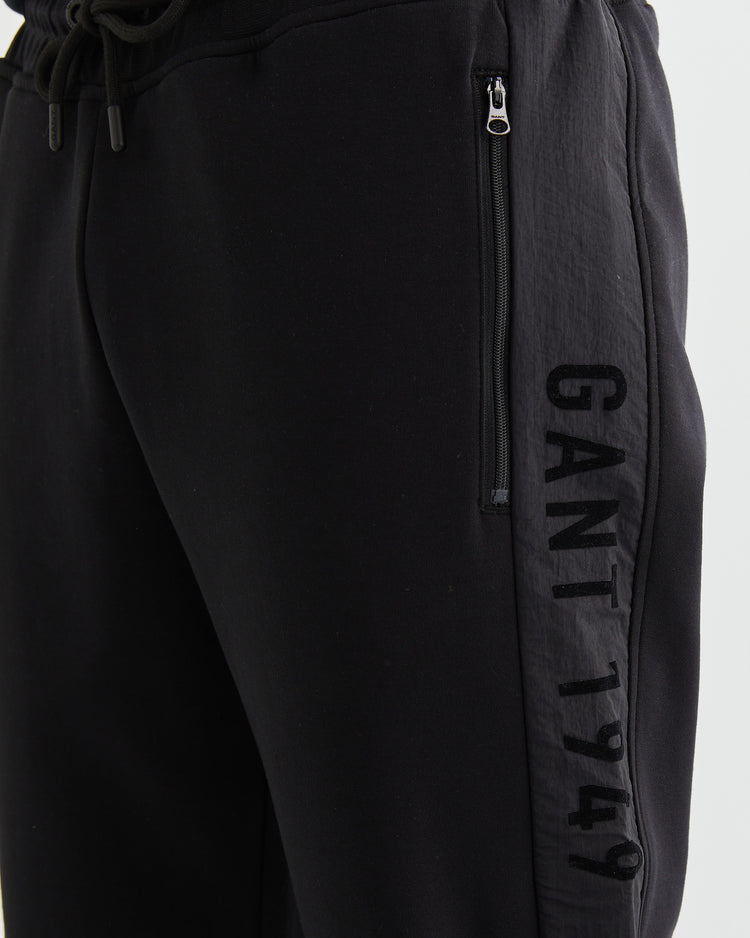 Spodnie dresowe męskie regular fit czarne