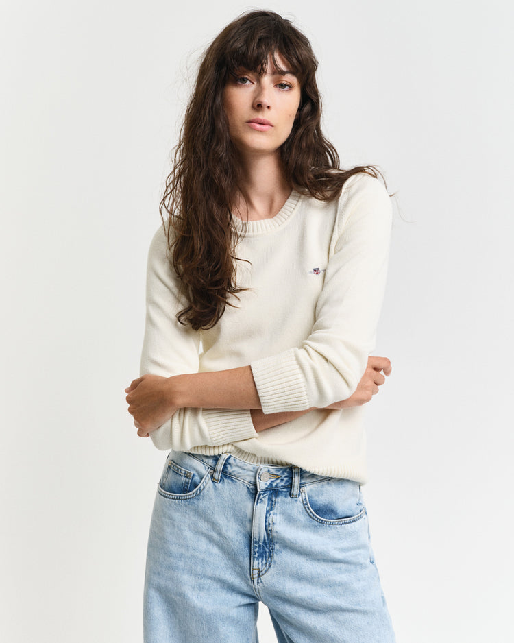 Sweter damski z nadrukiem okrągły kołnierzyk regular fit kremowy