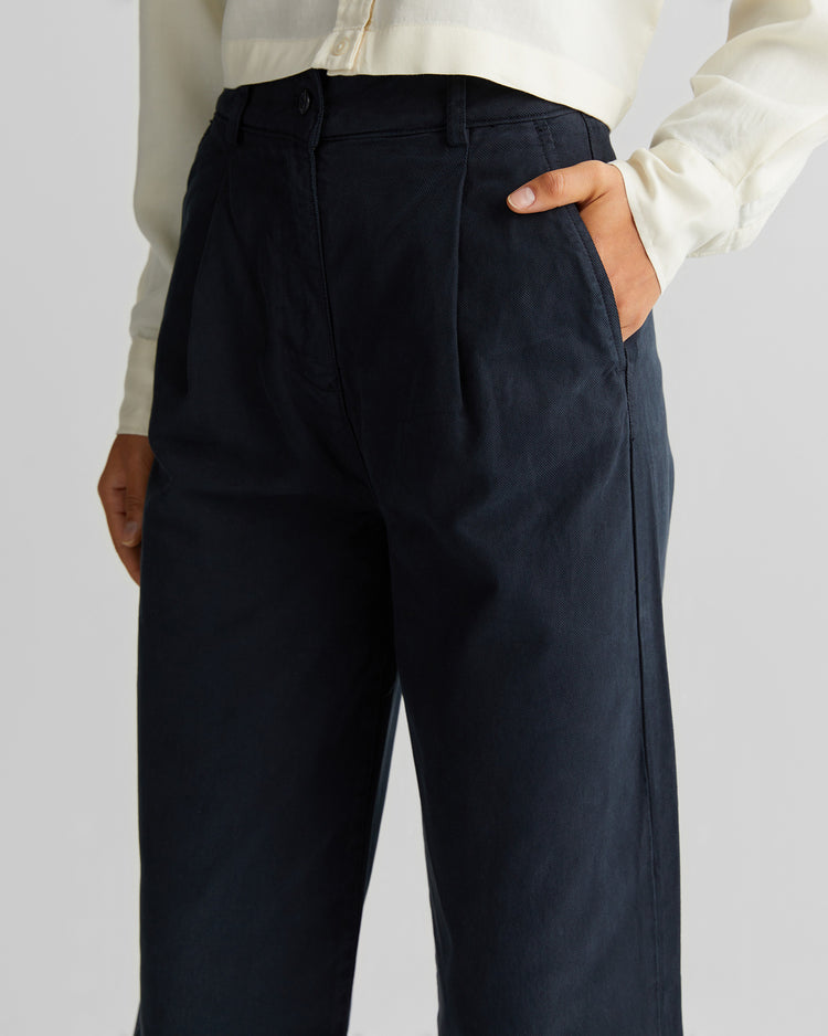 Spodnie damskie tapered fit czarne