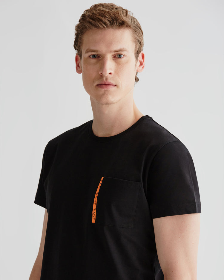 Bawełniana koszulka męska z okrągłym kołnierzykiem regular fit czarna