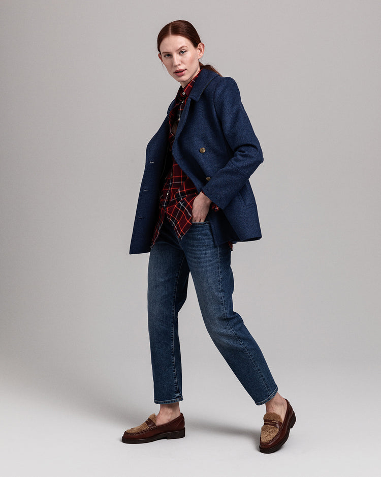 Krótki płaszcz damski z klasycznym kołnierzem regular fit granatowy