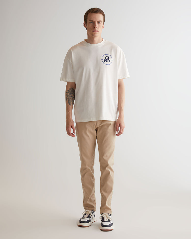 Graficzna koszulka z dekoltem C