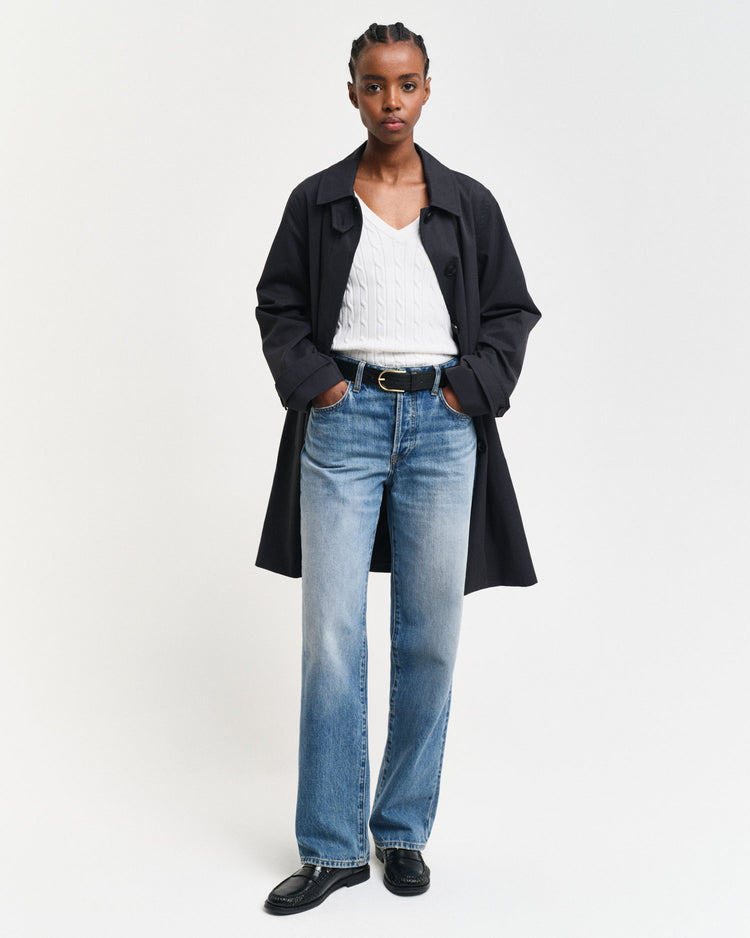 Sweter damski z dekoltem V slim fit biały