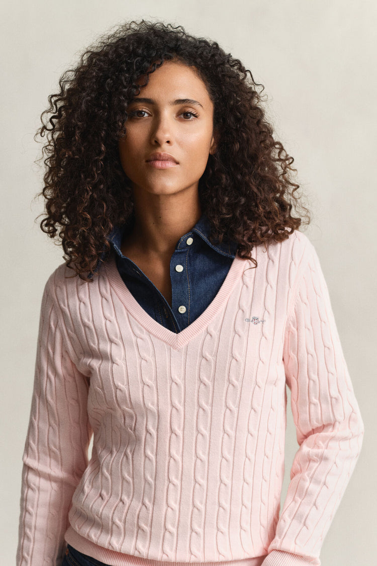 Sweter damski z dekoltem V slim fit różowy