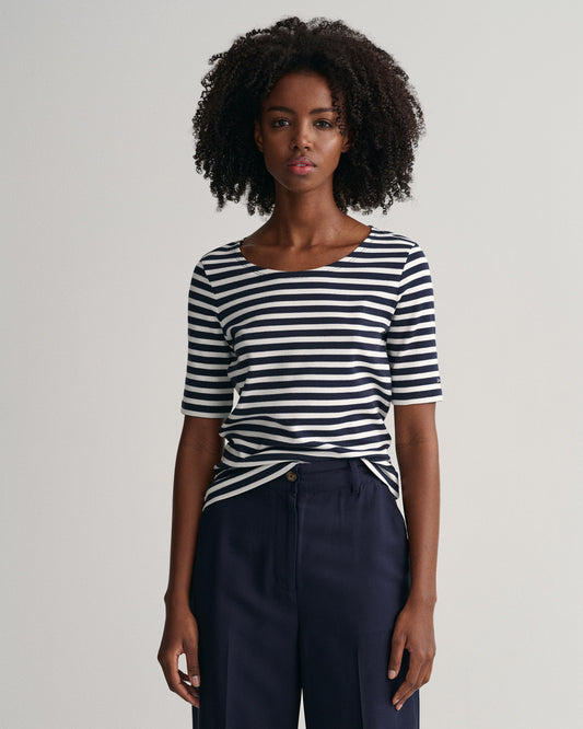 Prążkowany T-shirt w paski ze średnim rękawem