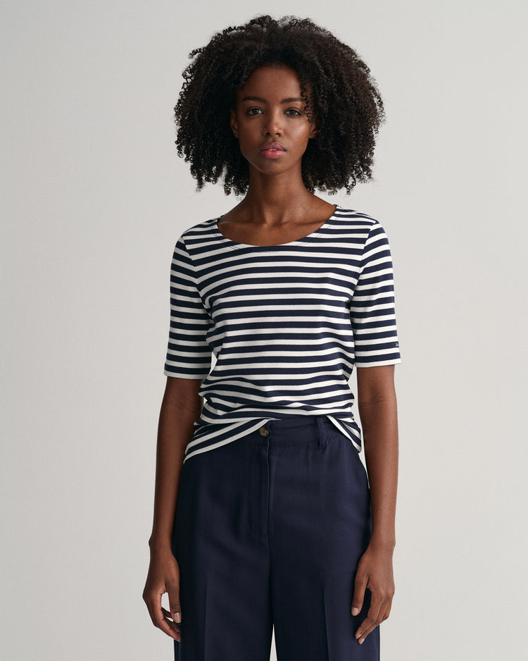 Prążkowany T-shirt w paski ze średnim rękawem