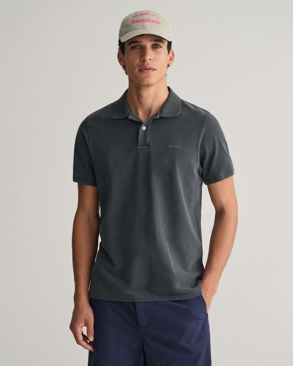 Wypłowiała koszulka polo z piki