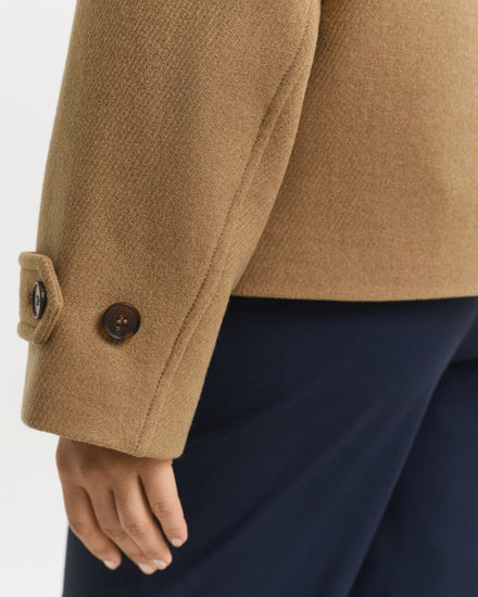 Kurtka damska z długim rękawem i klasycznym kołnierzem regular fit