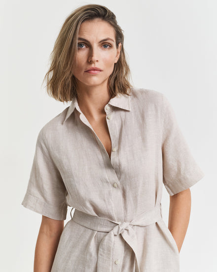 Sukienka damska z kołnierzykiem w szpic z krótkim rękawem regular fit