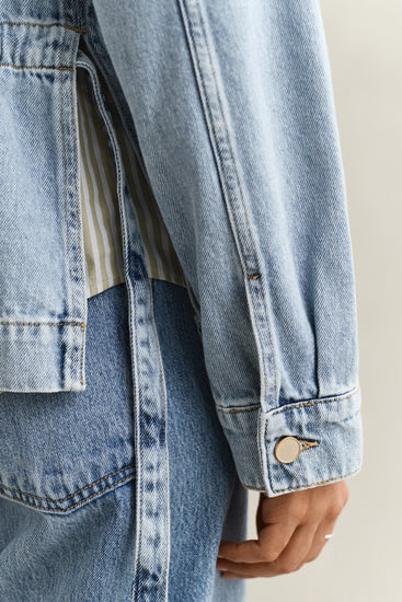 Bawełniana kurtka damska z klasycznym kołnierzem relaxed fit niebieska