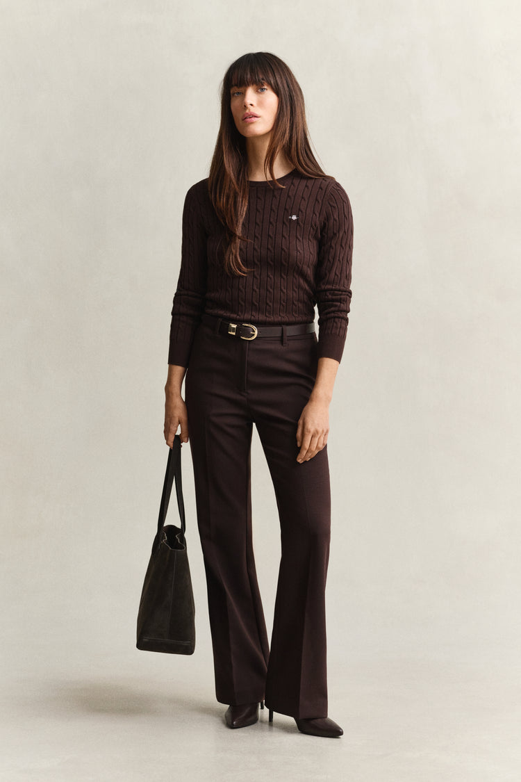 Sweter damski z okrągłym kołnierzykiem slim fit brązowy