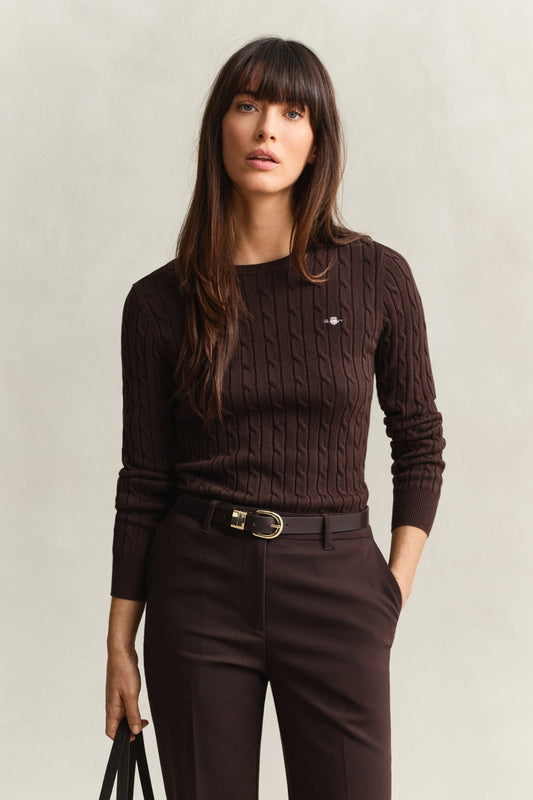 Sweter damski z okrągłym kołnierzykiem slim fit brązowy