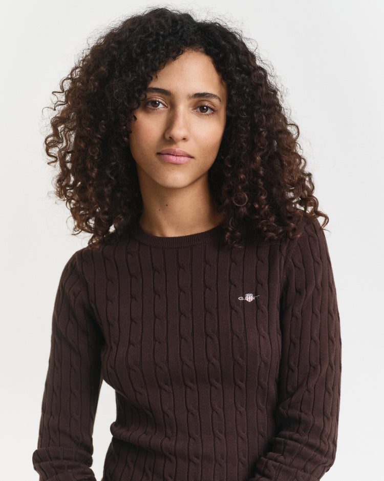 Sweter damski z okrągłym kołnierzykiem slim fit brązowy