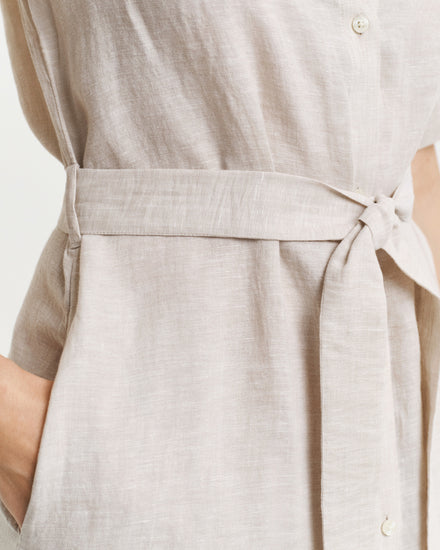 Sukienka damska z kołnierzykiem w szpic z krótkim rękawem regular fit