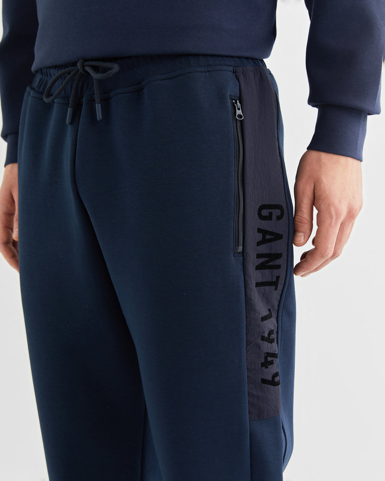 Spodnie dresowe męskie regular fit granatowe