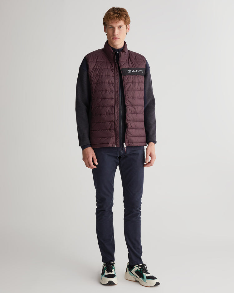 Bezrękawniki męskie z nadrukiem ze stójką regular fit bordowe