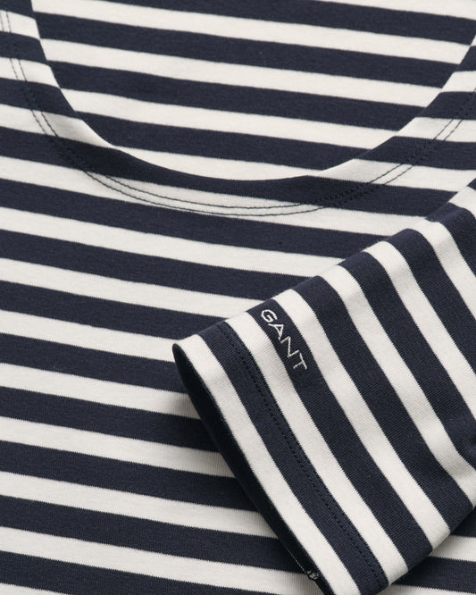 Prążkowany T-shirt w paski ze średnim rękawem