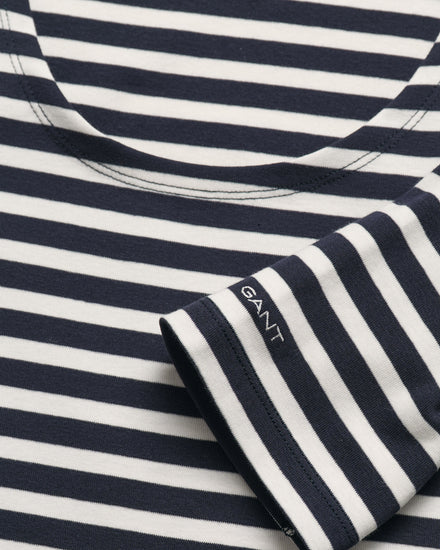 Prążkowany T-shirt w paski ze średnim rękawem