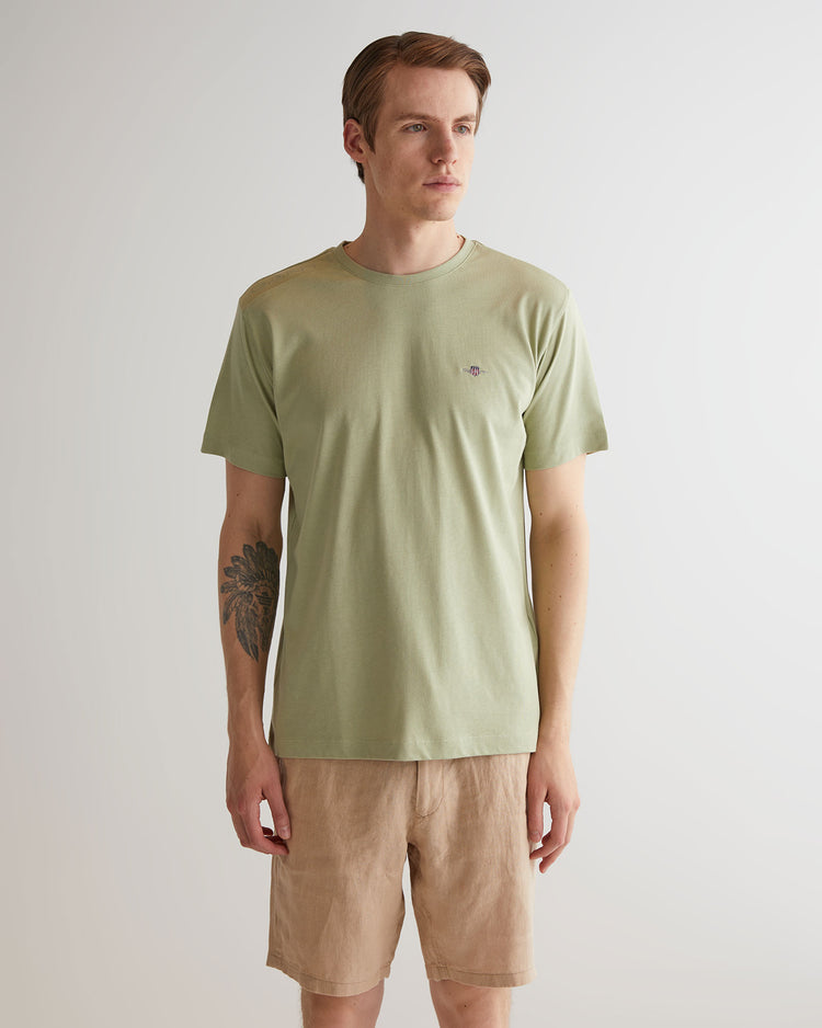 Koszulka z dekoltem C z naszywką na ramieniu