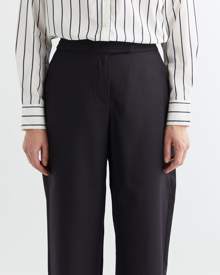 Spodnie damskie slim fit czarne