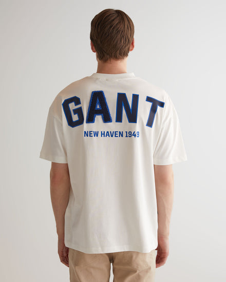 Graficzna koszulka z dekoltem C