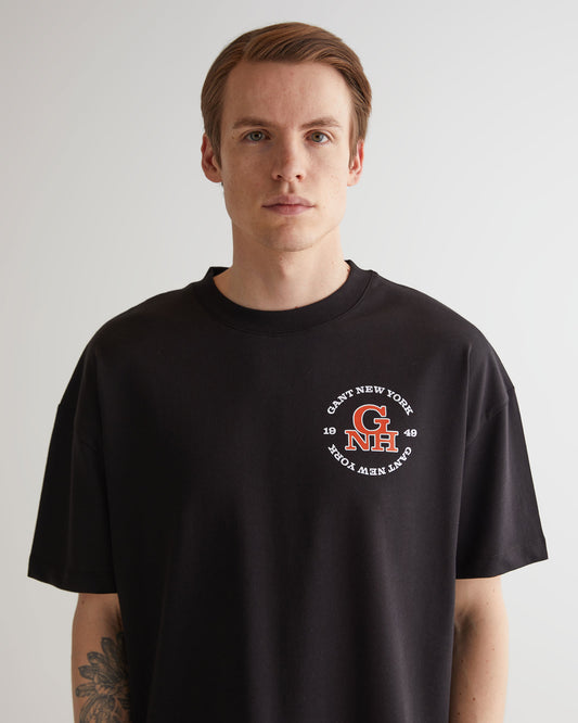 Graficzna koszulka z dekoltem C