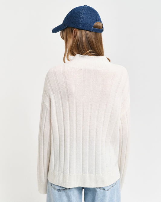 Wełniany sweter ze stójką