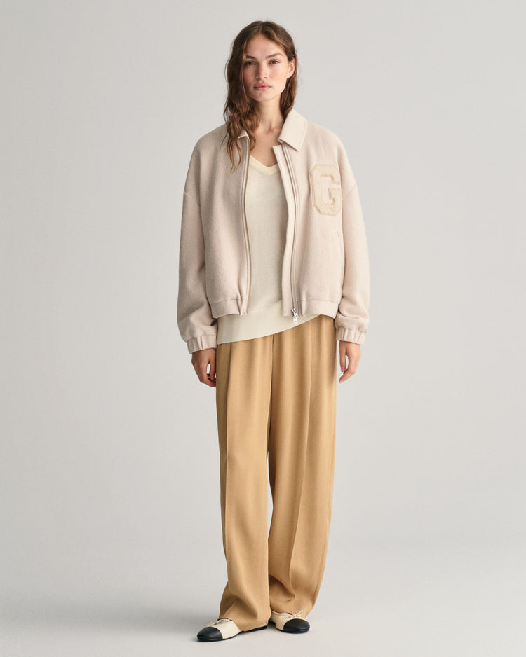 Sweter damski z dekoltem V długi rękaw regular fit kremowy