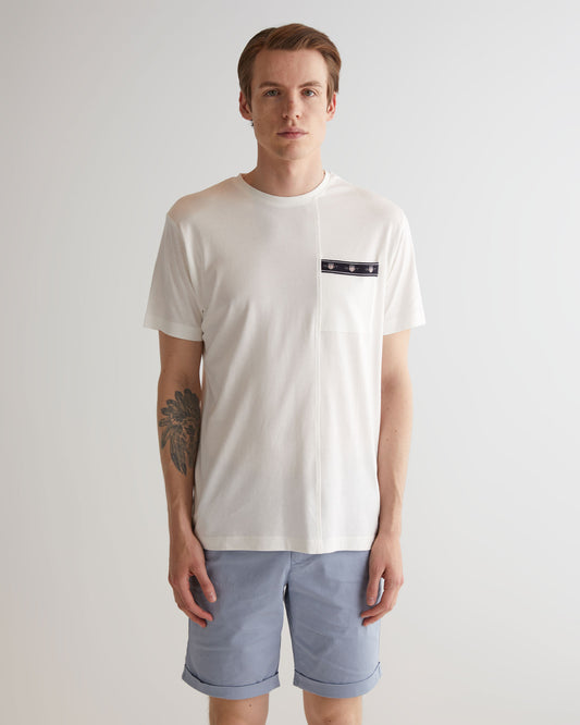 Koszulka z kieszonką i dekoltem C