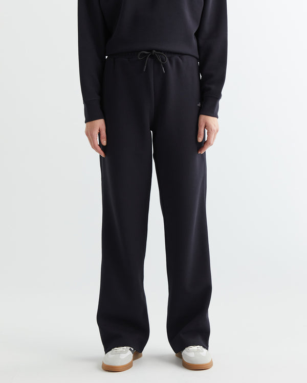 Spodnie dresowe damskie regular fit czarne