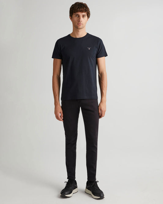 Męski czarny T-shirt o regularnym kroju z okrągłym dekoltem